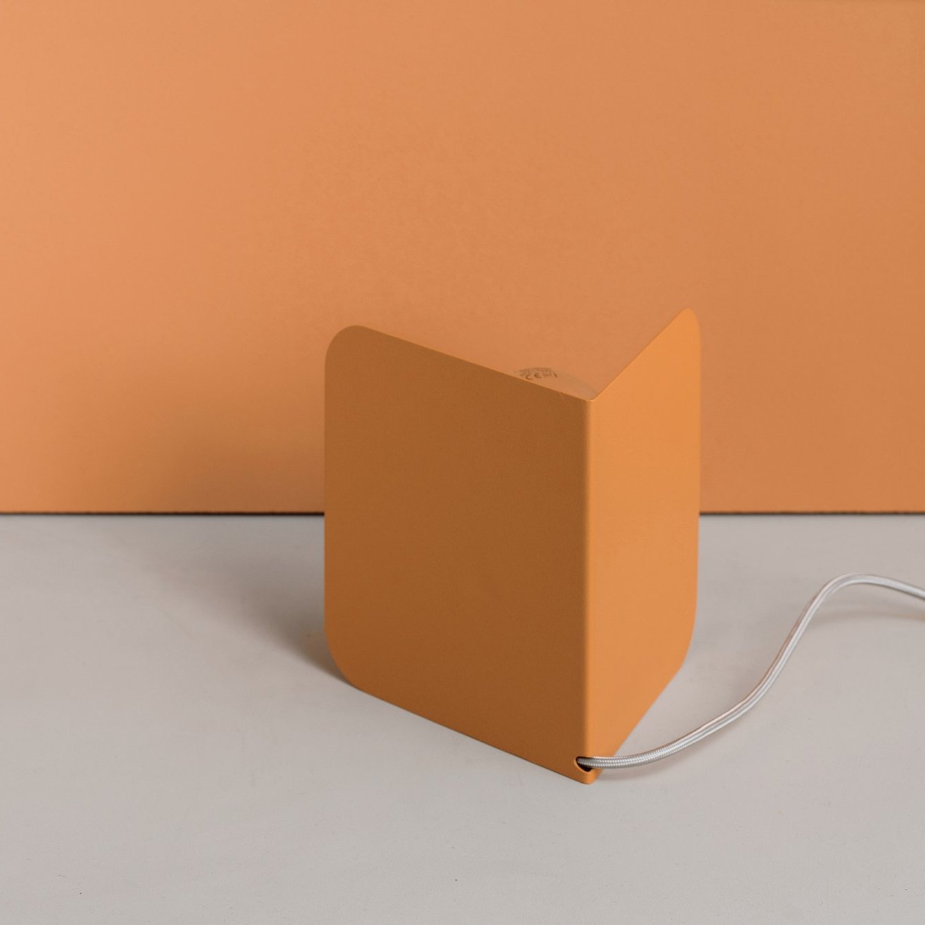 Настільна лампа CORNER TABLE