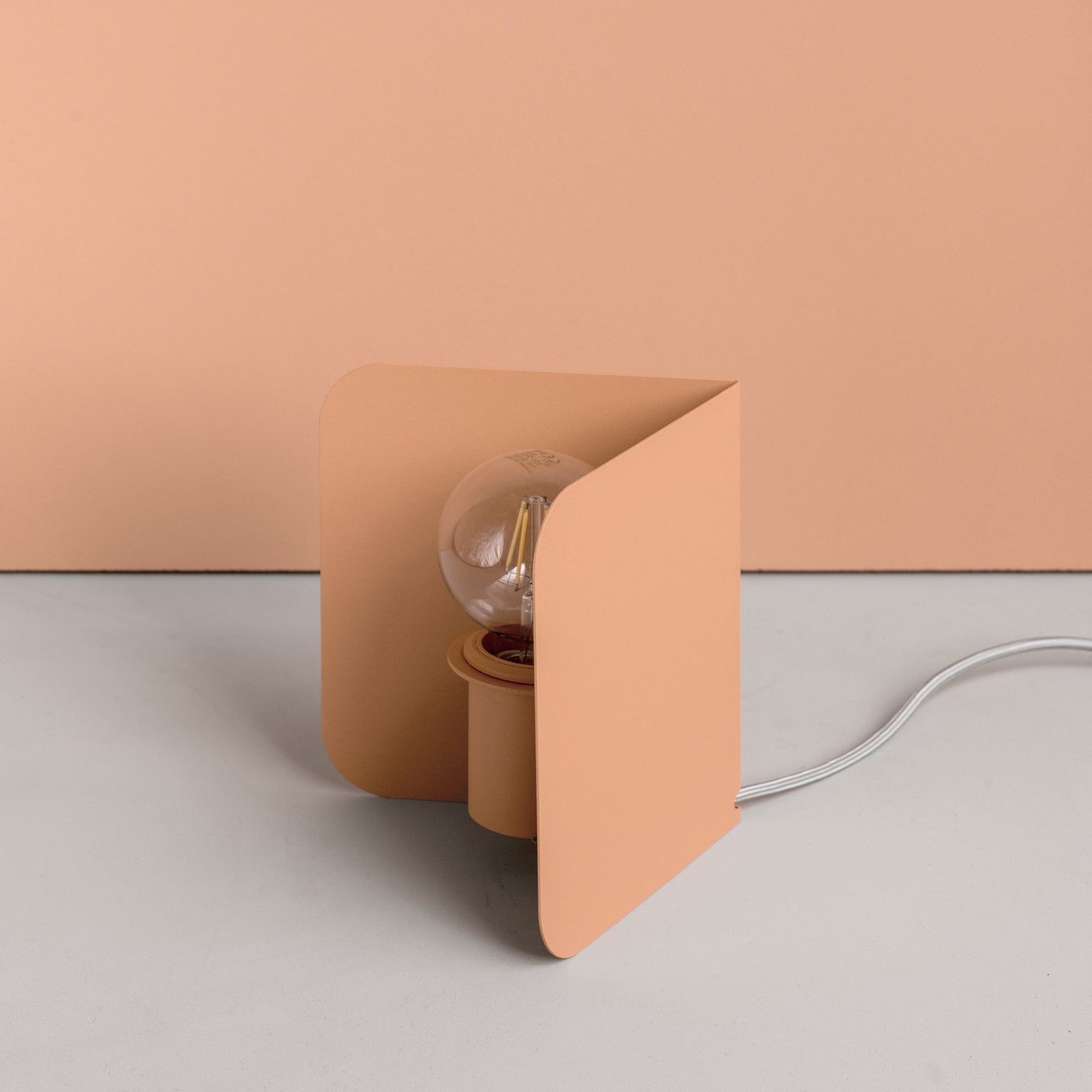 Настільна лампа CORNER TABLE